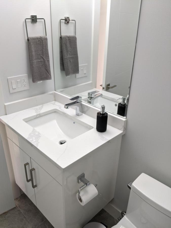 Modern & Luxurious Suites In サレー エクステリア 写真