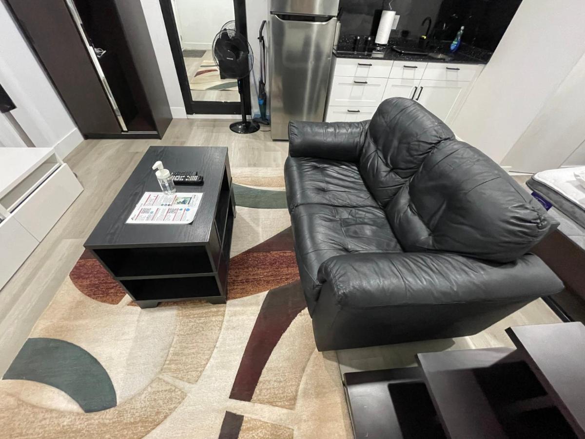 Modern & Luxurious Suites In サレー エクステリア 写真