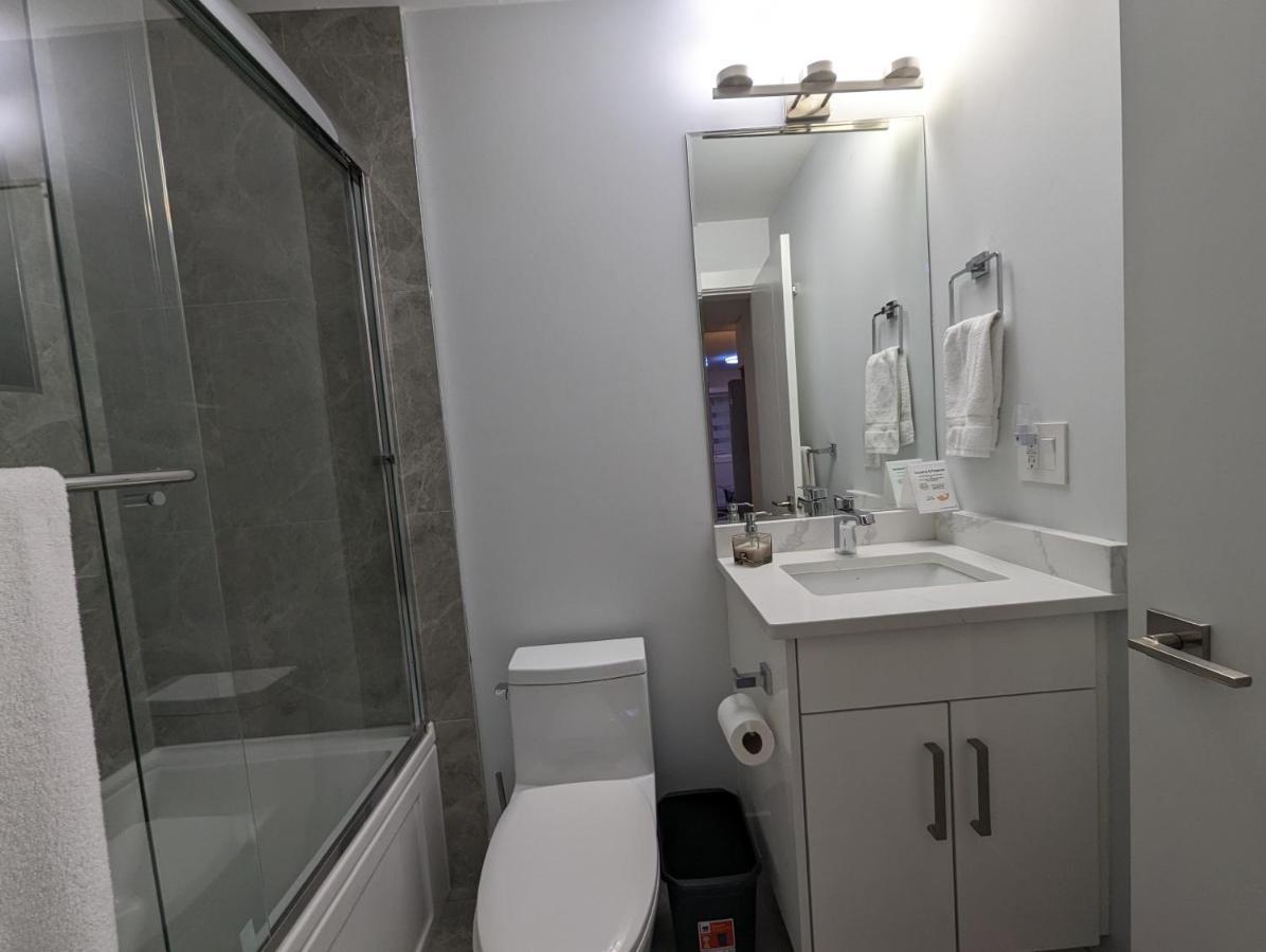Modern & Luxurious Suites In サレー エクステリア 写真