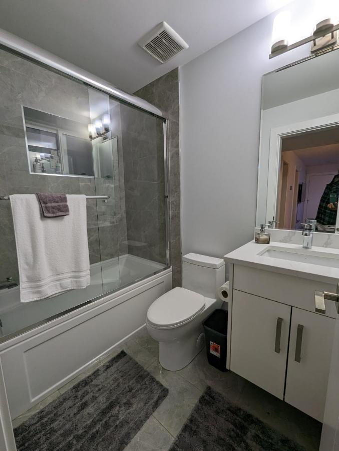 Modern & Luxurious Suites In サレー エクステリア 写真