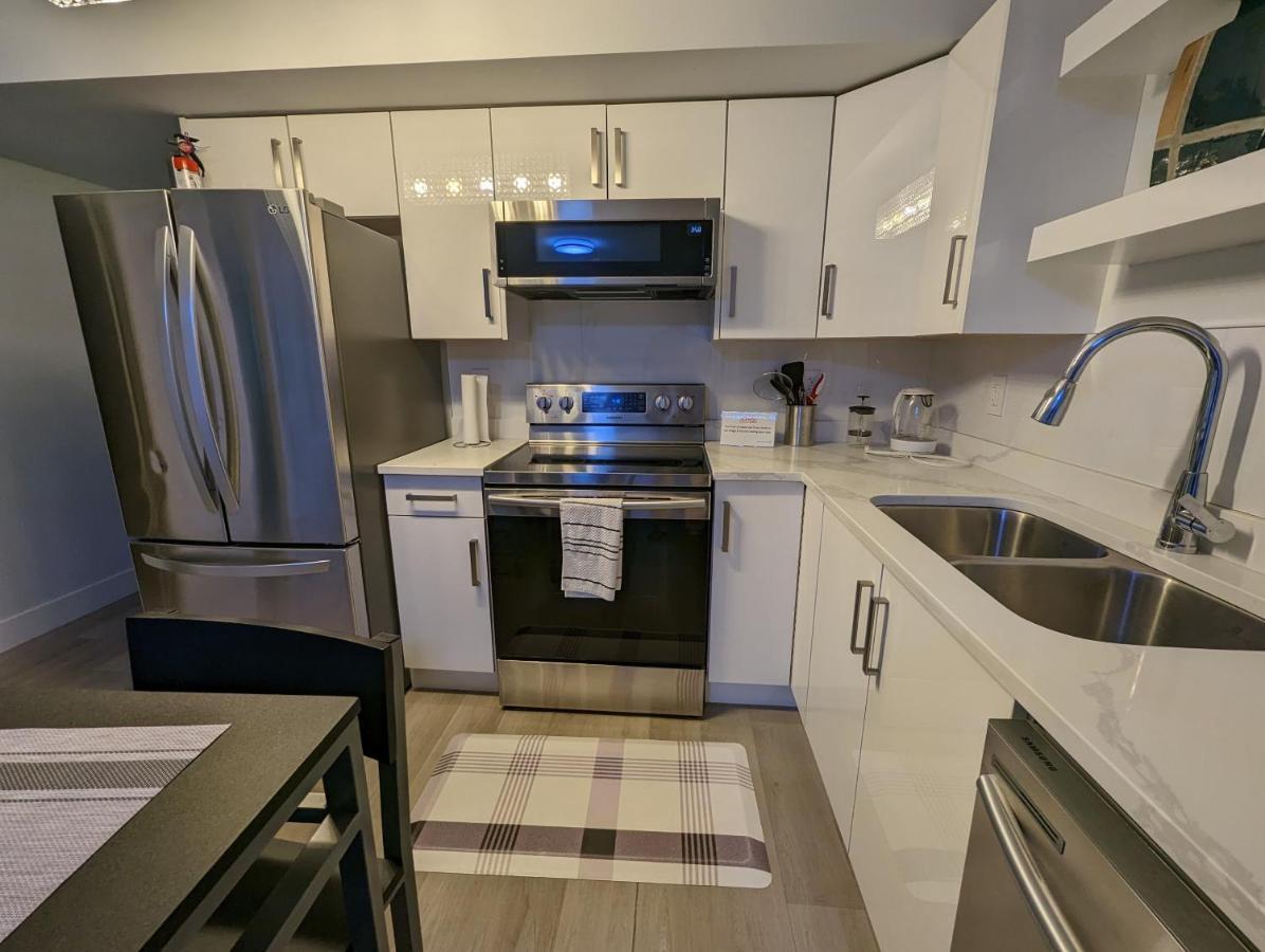 Modern & Luxurious Suites In サレー エクステリア 写真