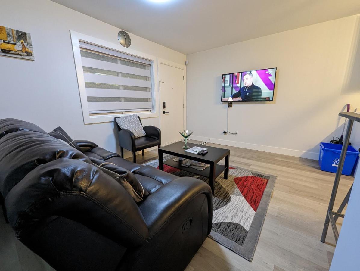 Modern & Luxurious Suites In サレー エクステリア 写真